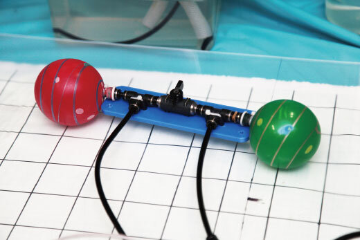 風船への水の給排水で駆動するソフトロボット