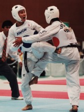 広島アジア大会決勝での山下さん（左）